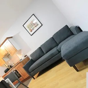  Apartment ---port Living--- - Jesmond - Apartment- 3 Beds - 3 Baths - 1-6 Guests
